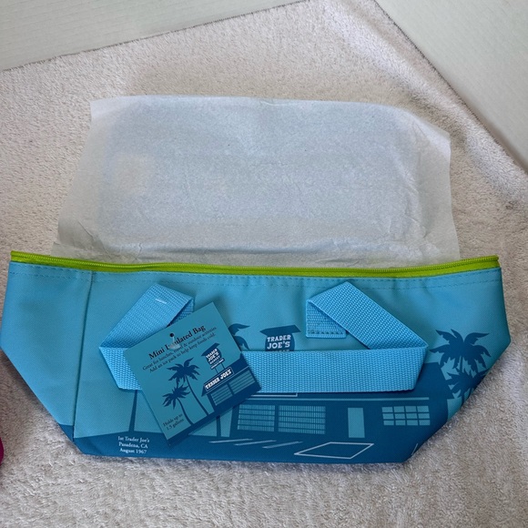 NWT Trader Joe’s Pink and Blue Mini Insulated Tote Bags - Picture 3 of 6